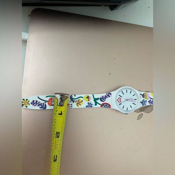 Adorable floral Swatch watch đź‘€ - Picture 8 of 9